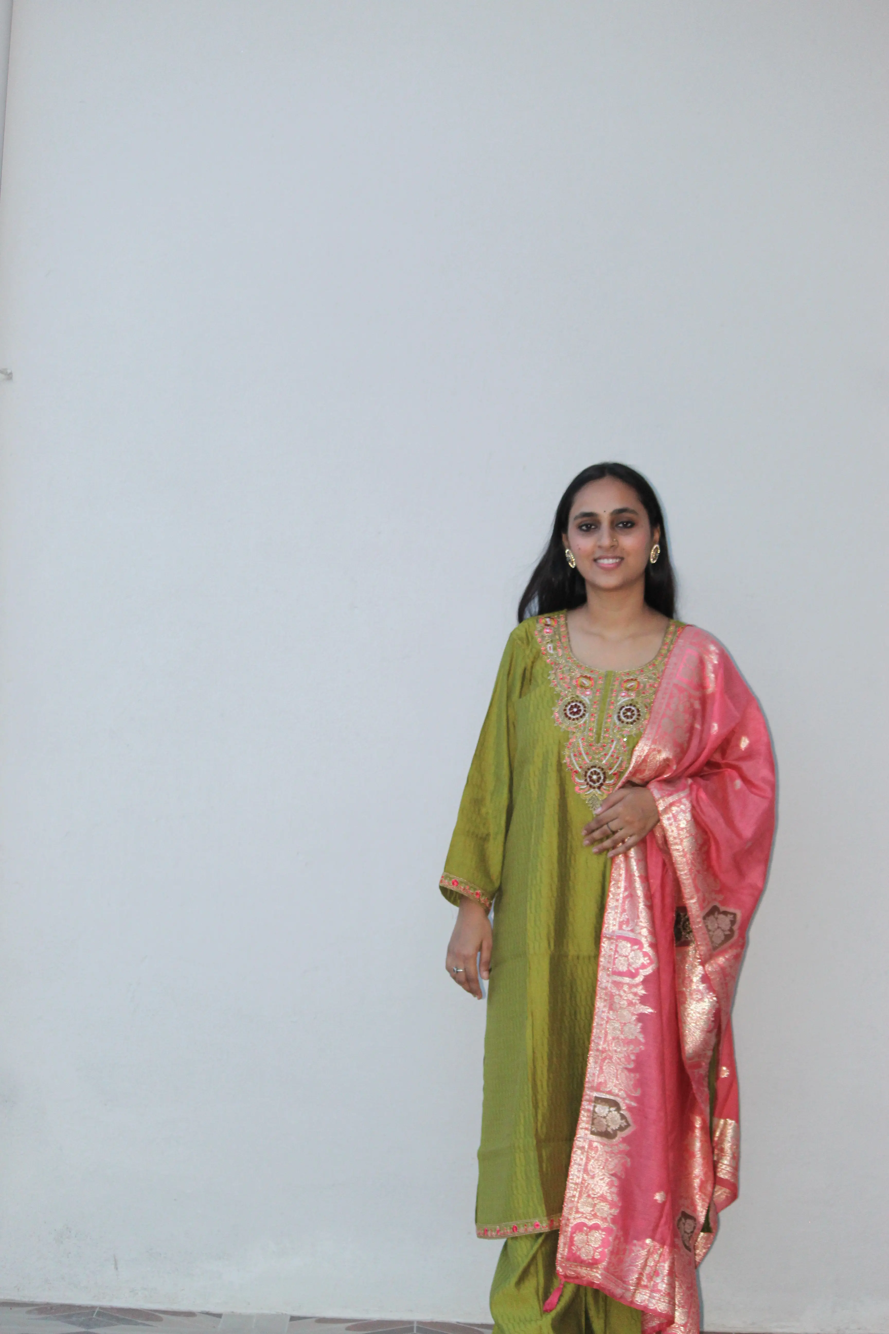 /storage/photos/1/Products/Suit/mehendi green stylish (3).webp